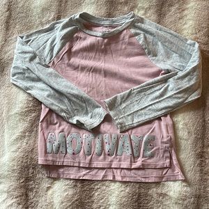 Like new! Comfy long sleeve athletic style shirt  6x